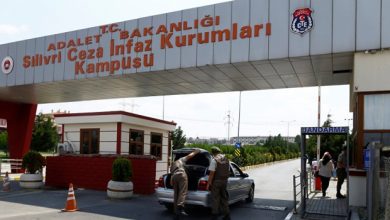 silivri cezaevi nde bir hukumlu kendini atese verdi